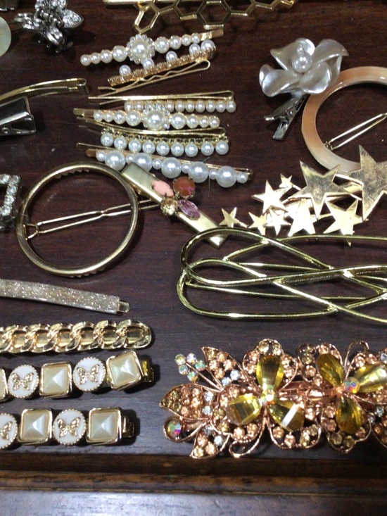 Tray of fashion hair Accessories. Some are Vintage all in great shape. main image 6